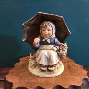 Goebel Hummel Smiling Through 408 Special Collectors Club Edition No. 9 Signed